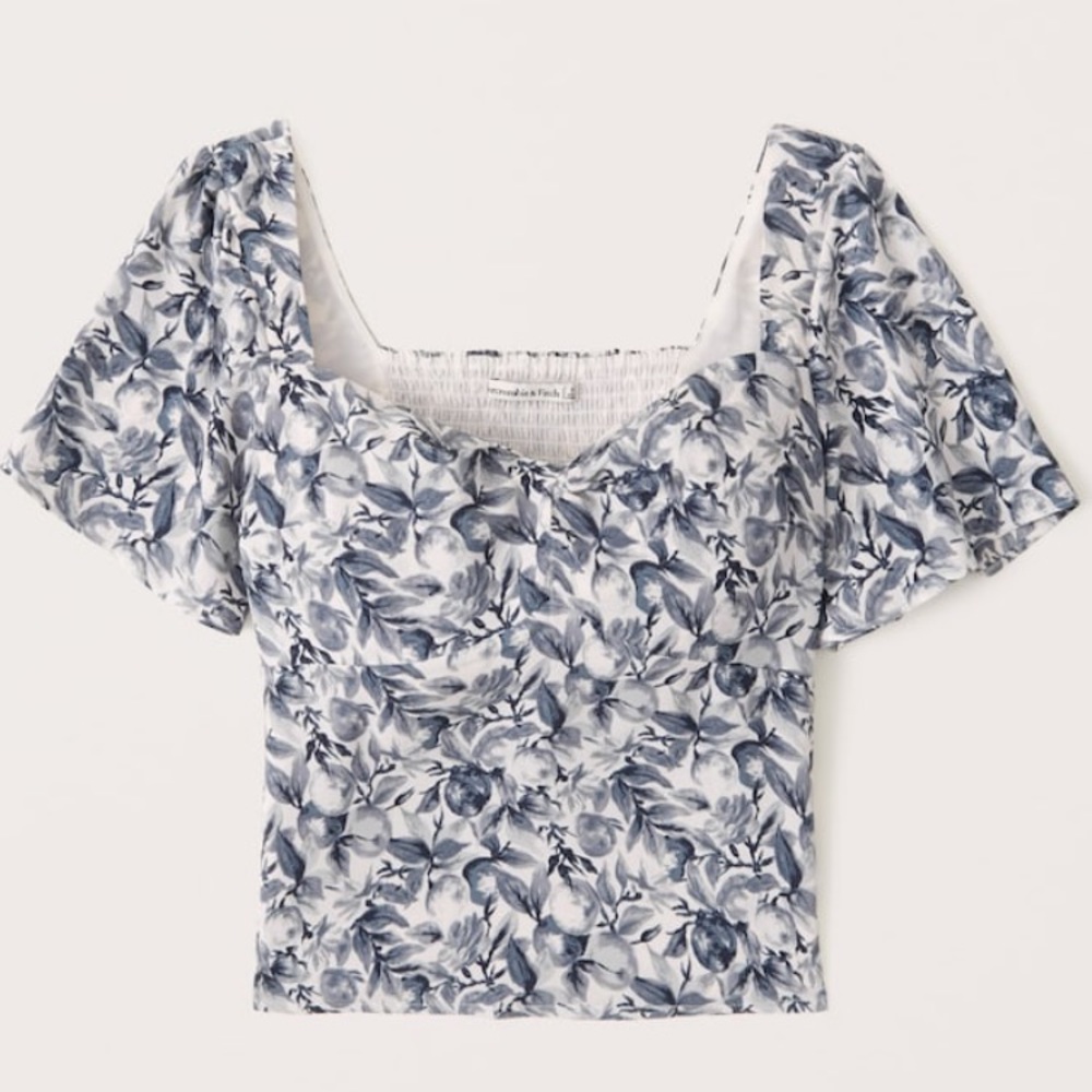 Abercrombie short sleeved flutter top
